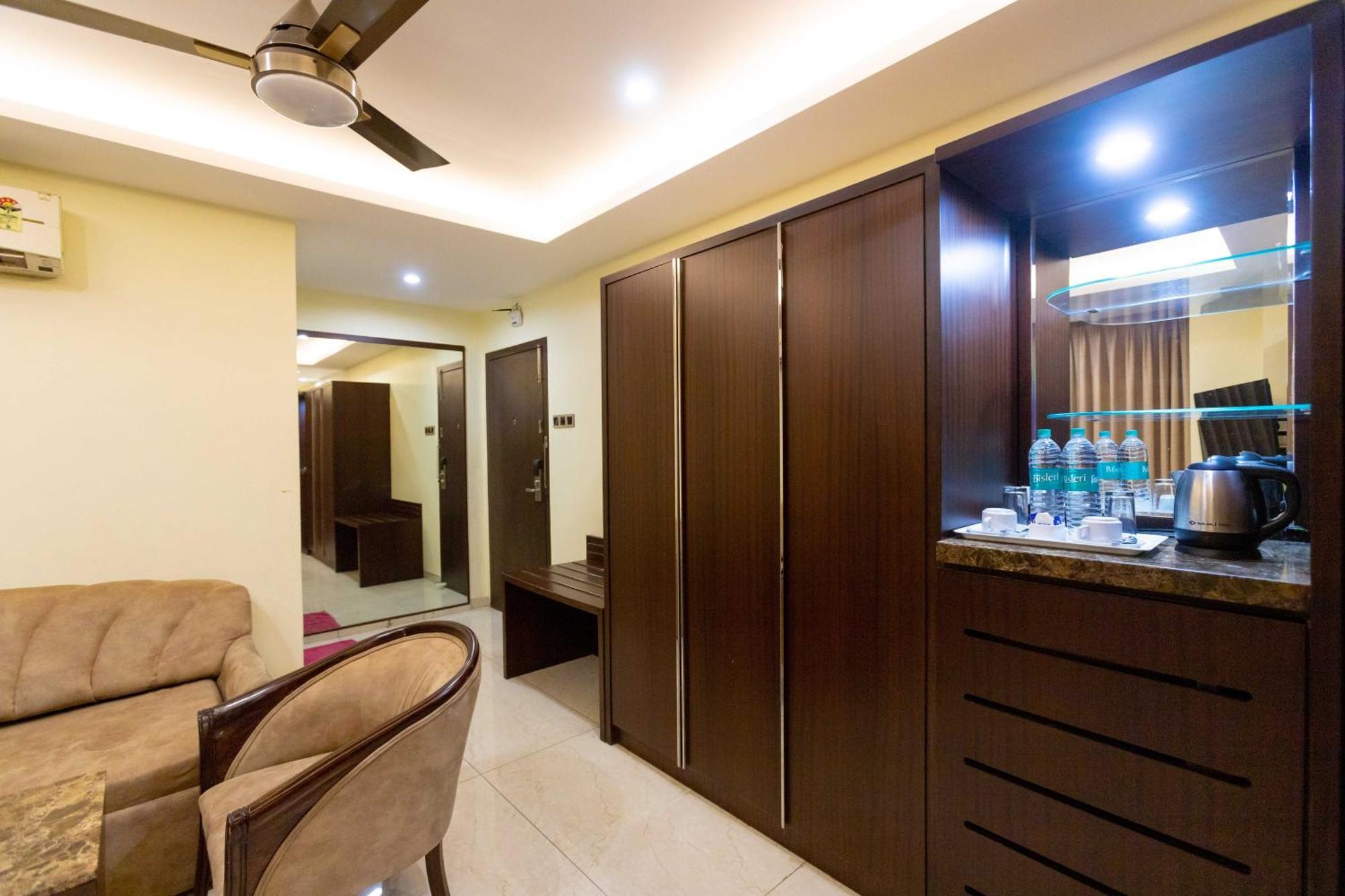 Hotel Godwin - Colaba Mumbai Eksteriør bilde